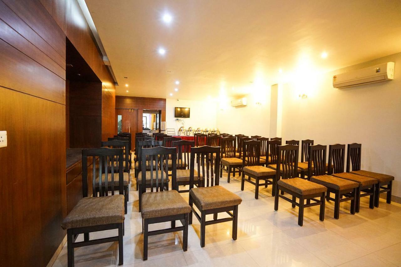Hotel Aarya Inn Raipur  Luaran gambar